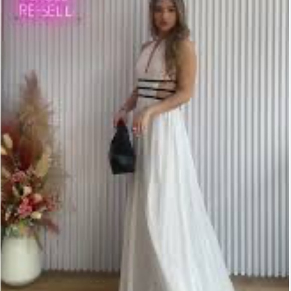 Sundress Express White Maxi Dress with Black Accents - Picture 2 of 10
